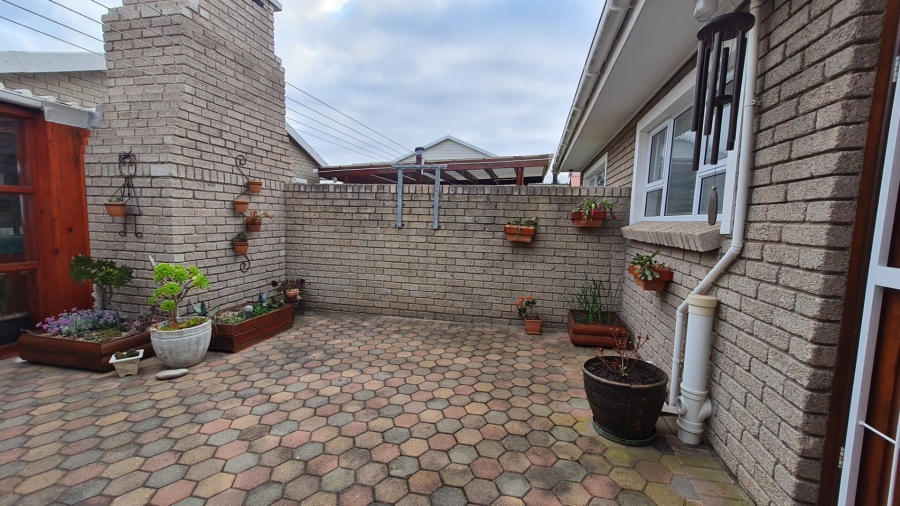 4 Bedroom Property for Sale in Dana Bay Western Cape